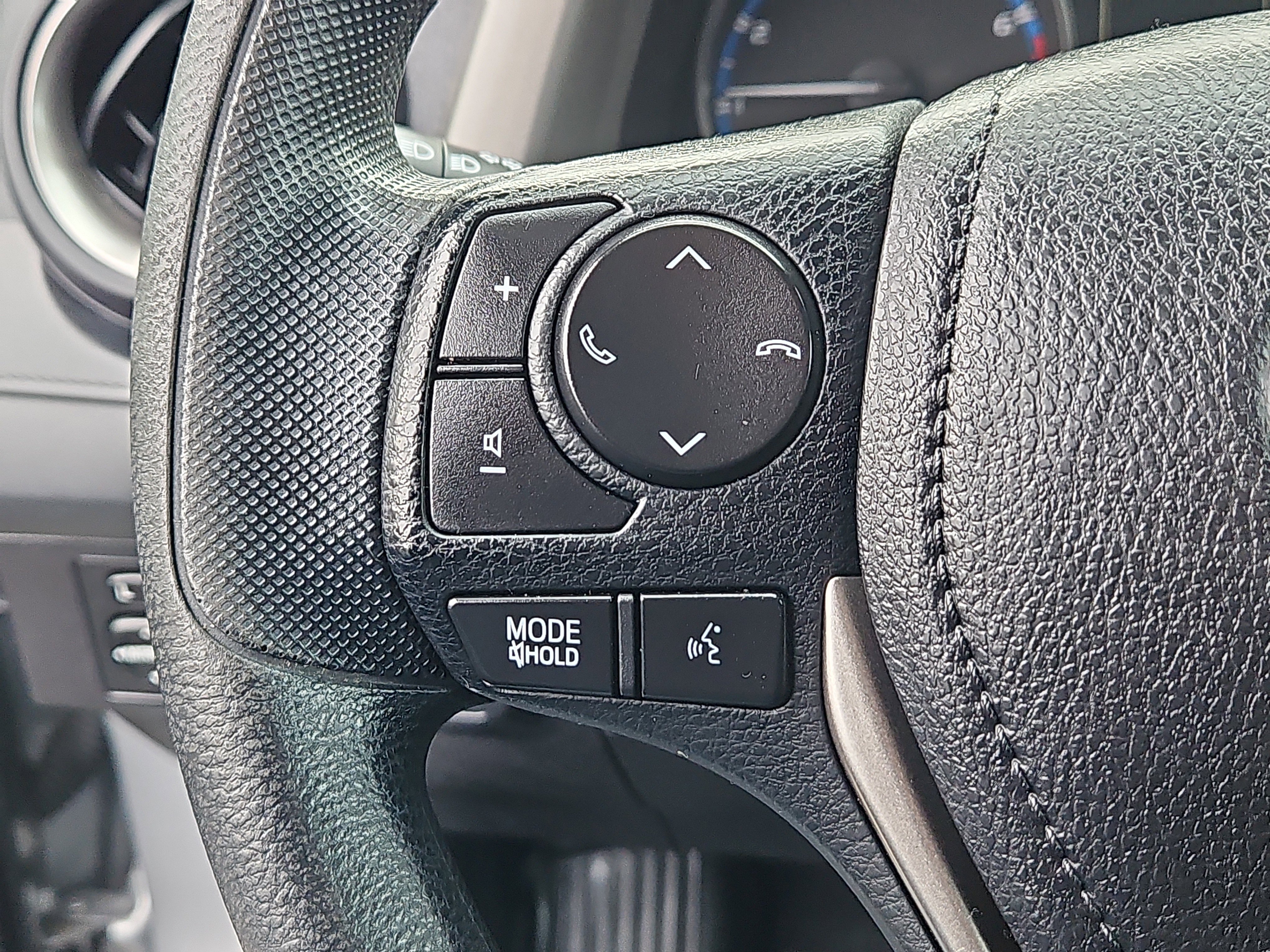 Used 2017 Toyota RAV4 LE image 11