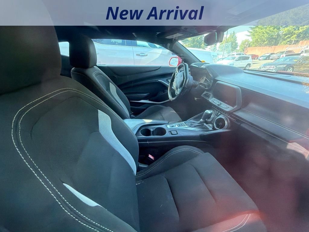 Used 2019 Chevrolet Camaro SS RWD image 7