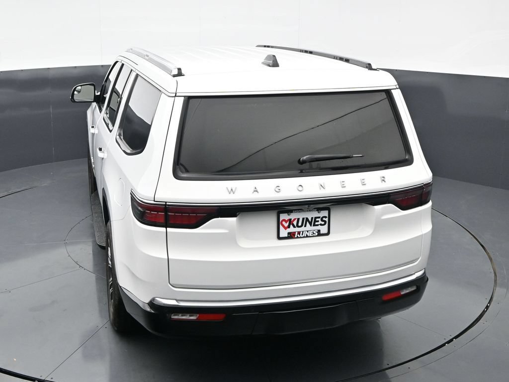 Used 2025 Jeep Wagoneer Series II w/ 8-Passenger Seating Package AWD/4WD image 39