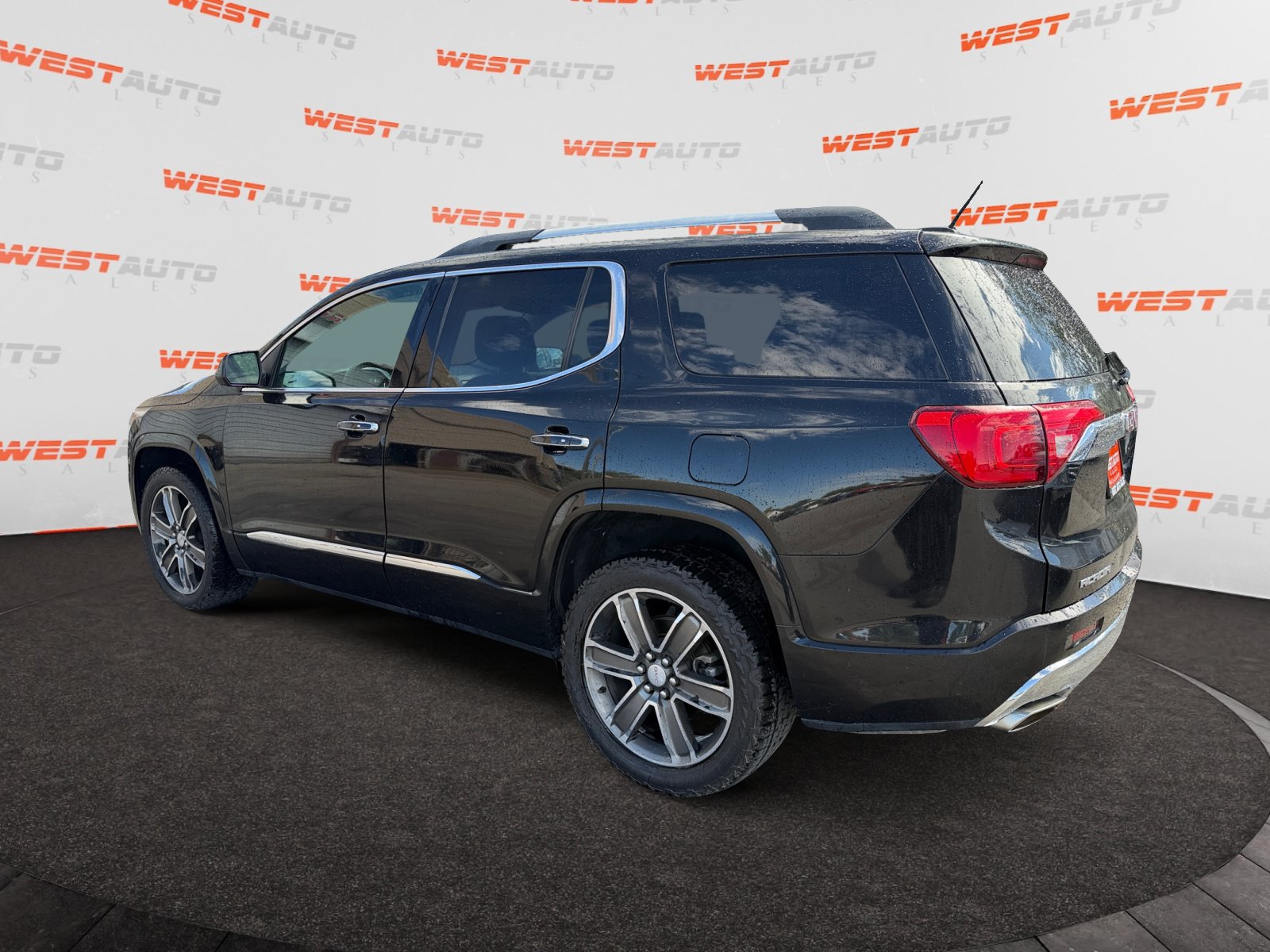 Used 2017 GMC Acadia Denali w/ Technology Package AWD/4WD image 3