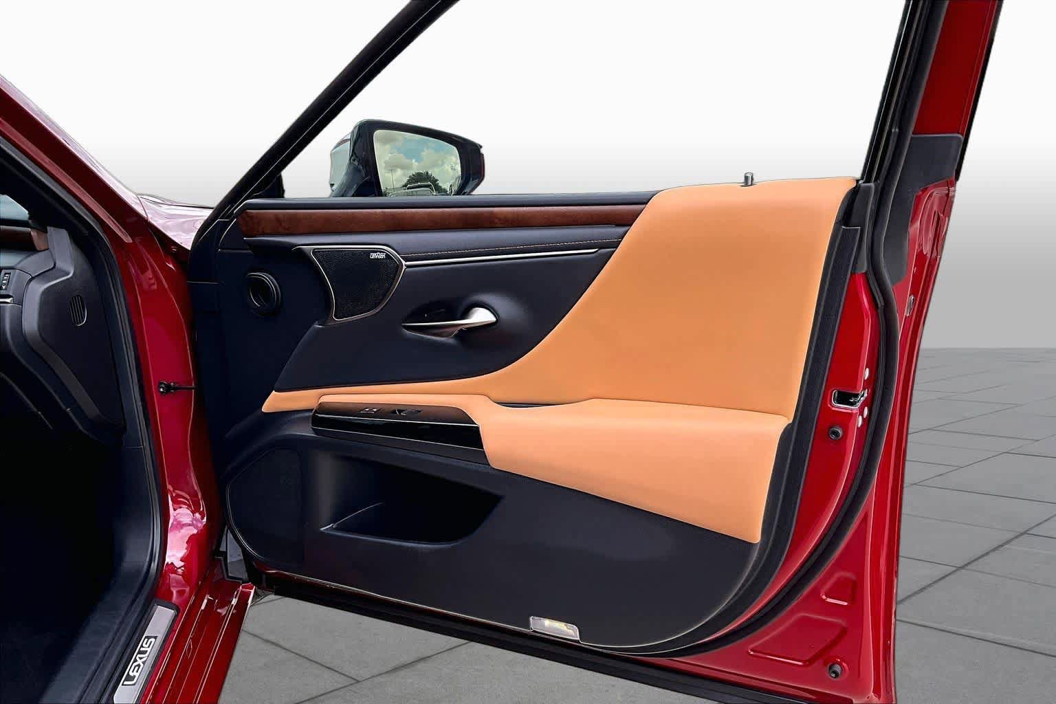 Used 2025 Lexus ES 350 Ultra Luxury w/ Accessory Package (Z1) FWD image 23