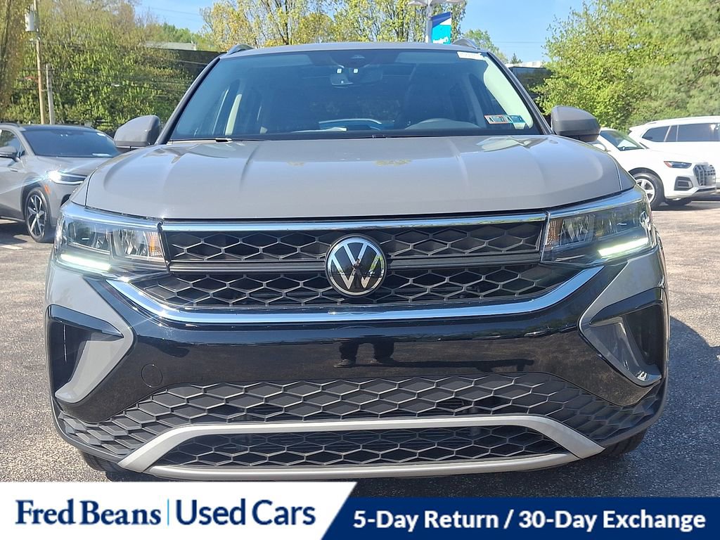 Certified 2023 Volkswagen Taos SE w/ Panoramic Sunroof Package AWD/4WD image 2