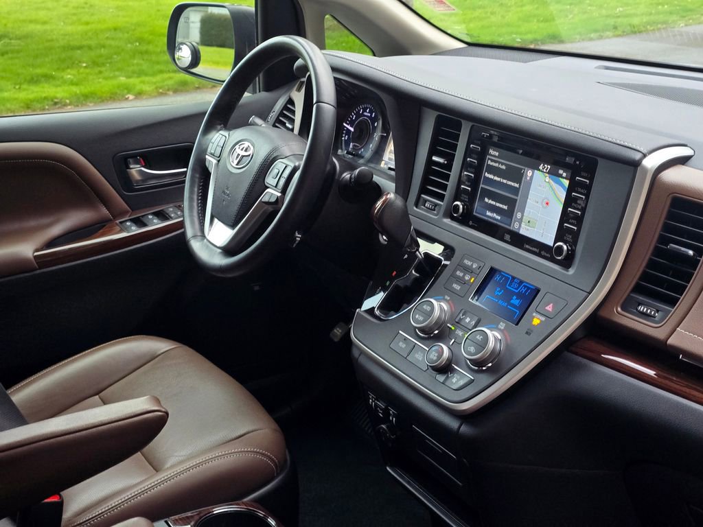 Used 2020 Toyota Sienna Limited image 19