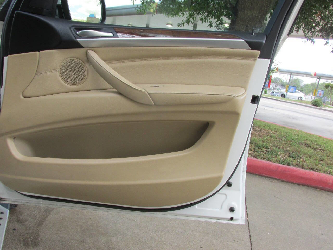 Used 2010 BMW X5 xDrive30i image 22