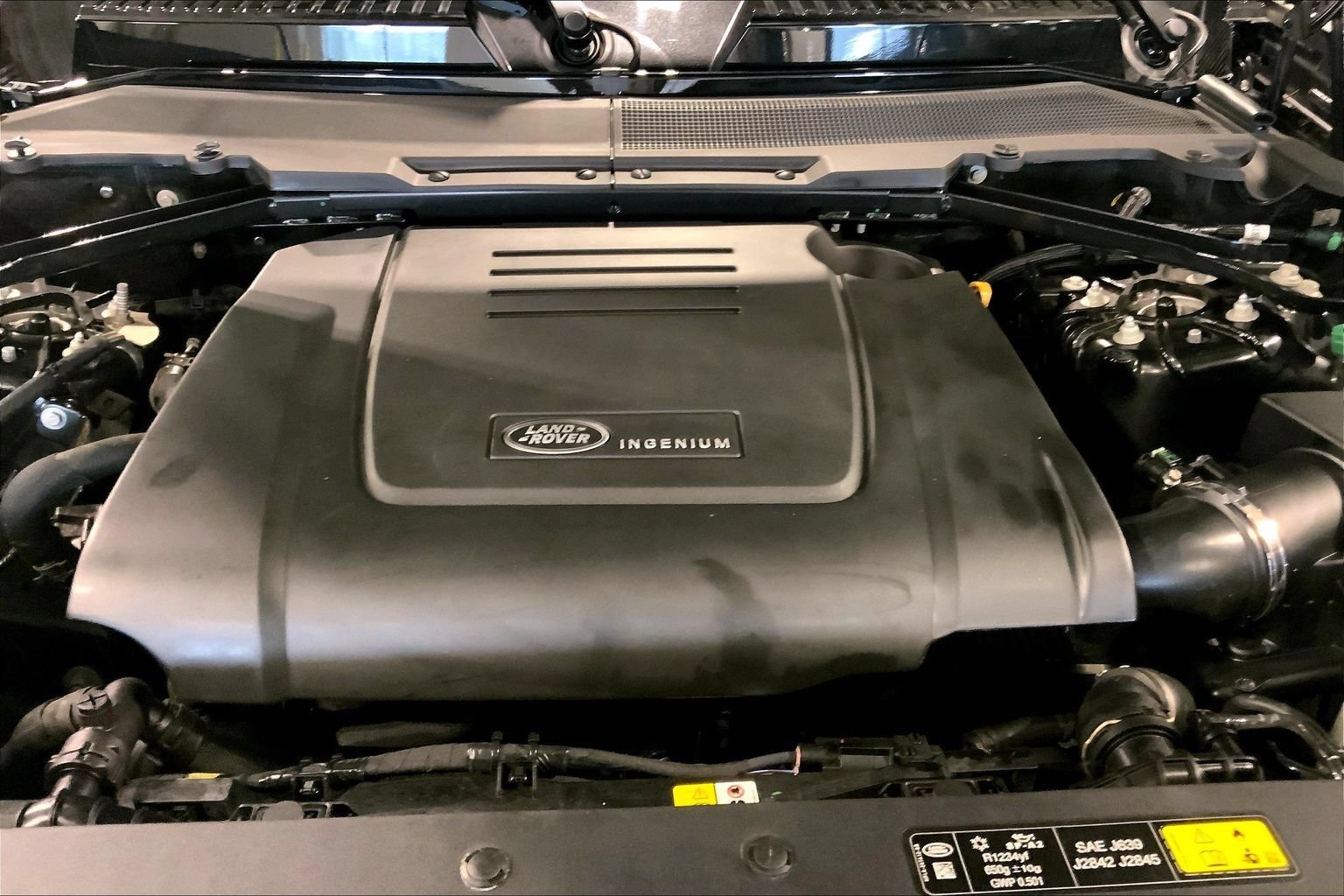 Certified 2025 Land Rover Defender 110 S AWD/4WD image 29