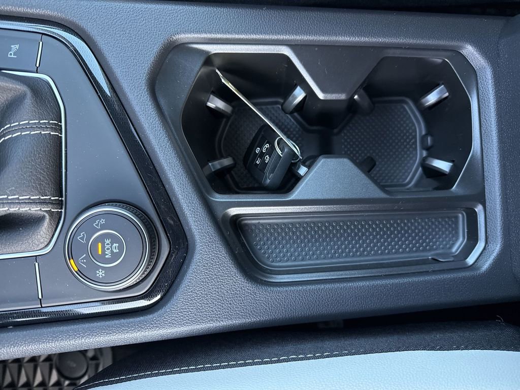 New 2025 Volkswagen Taos SE AWD/4WD image 38