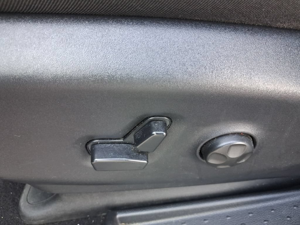 Used 2025 Chrysler Pacifica Select FWD image 20