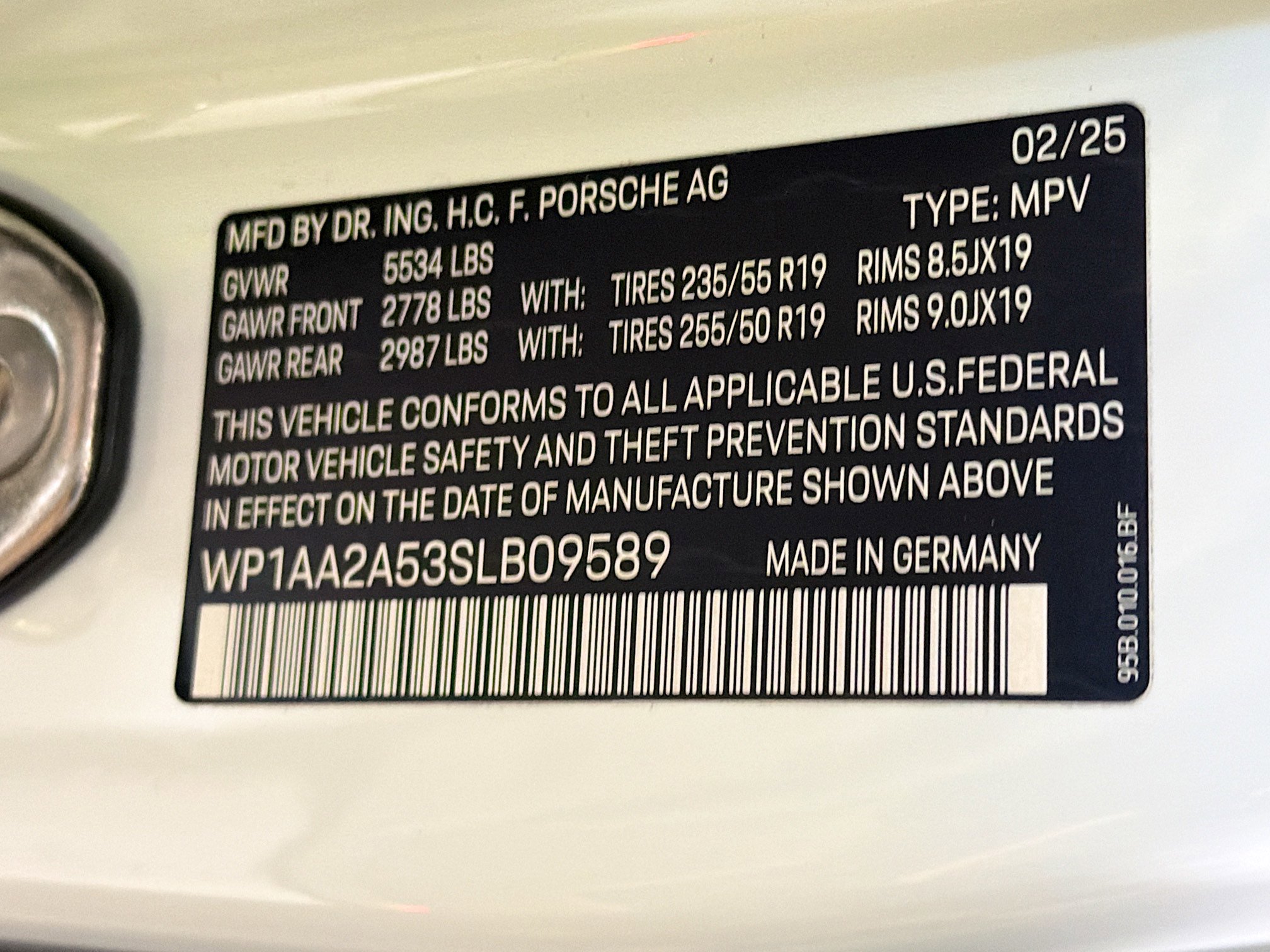 Certified 2025 Porsche Macan image 43