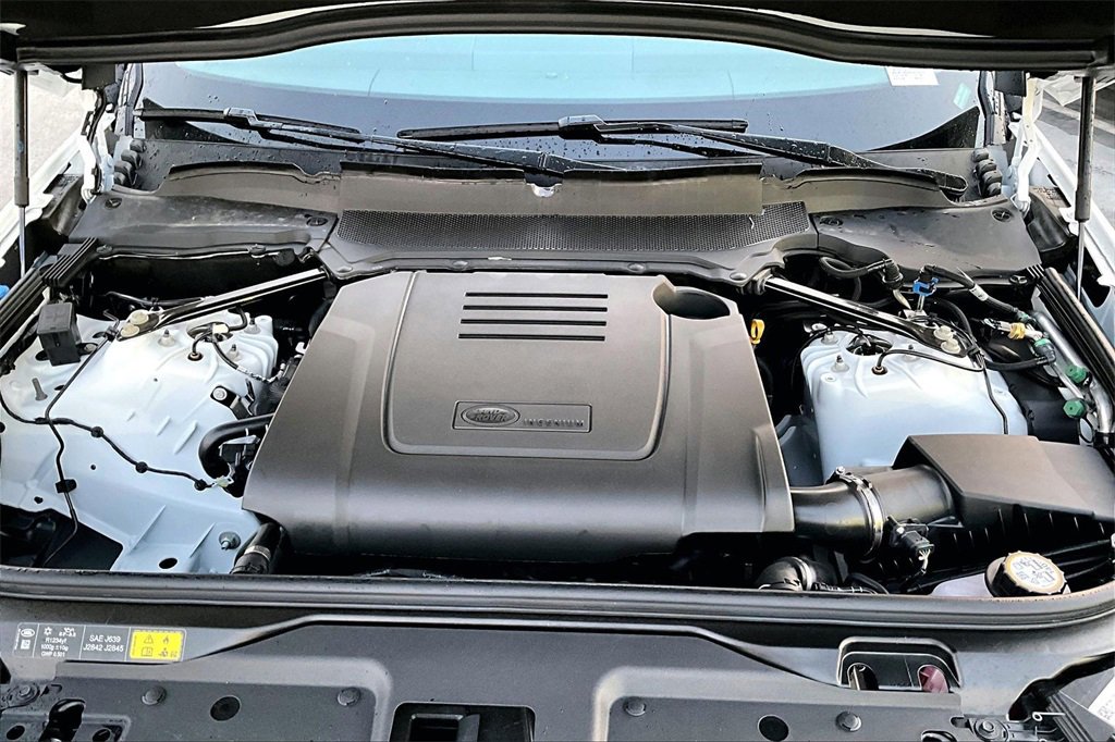 New 2025 Land Rover Discovery S image 12