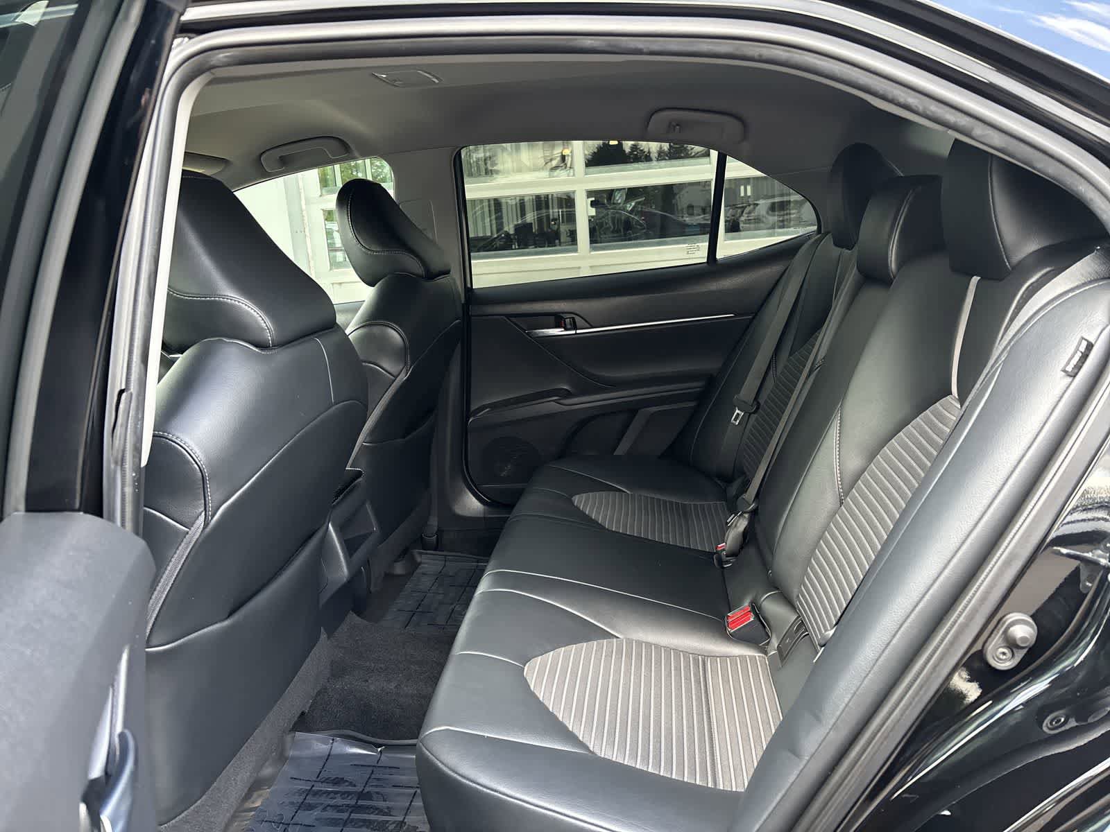 Used 2021 Toyota Camry SE w/ Carpet Mat Package (TMS) FWD image 6