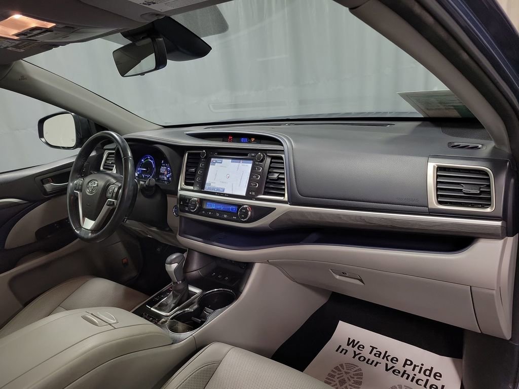 Used 2017 Toyota Highlander Limited image 29