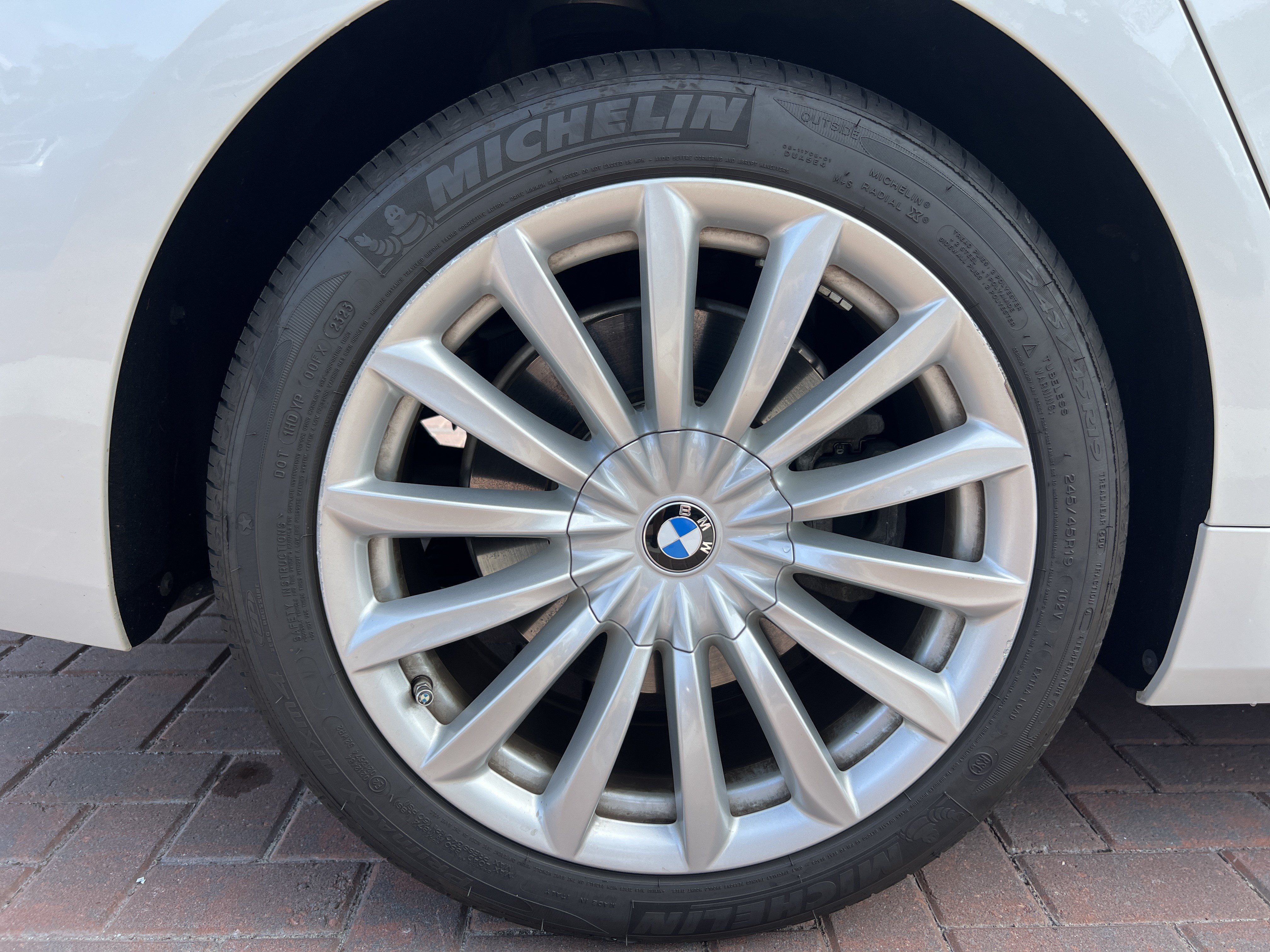 Used 2020 BMW 740i w/ Premium Package RWD image 13