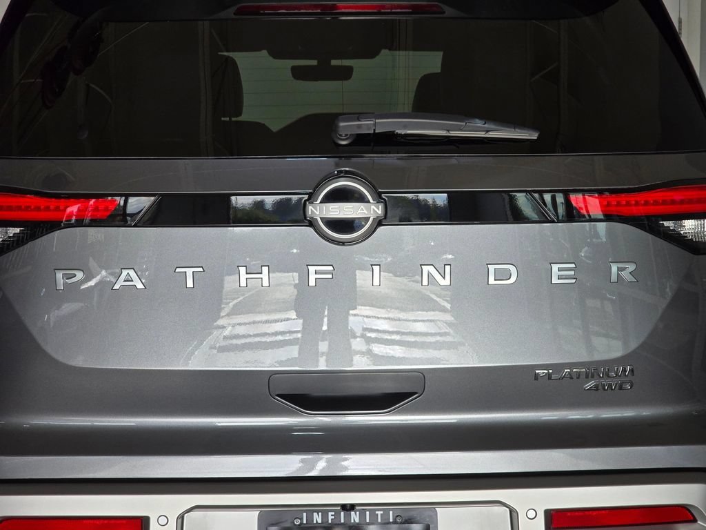 Used 2025 Nissan Pathfinder Platinum AWD/4WD image 26