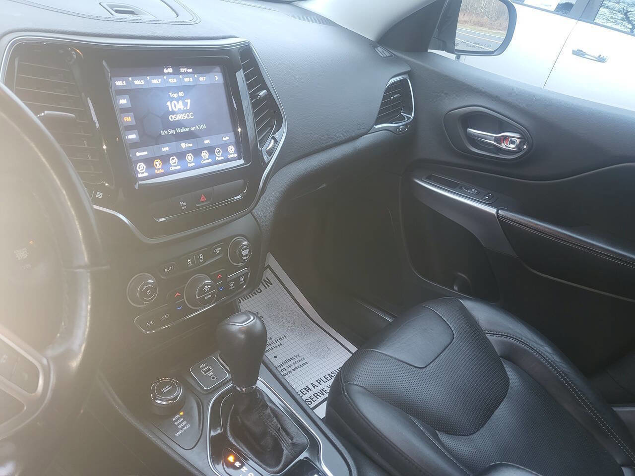 Used 2020 Jeep Cherokee Limited image 11