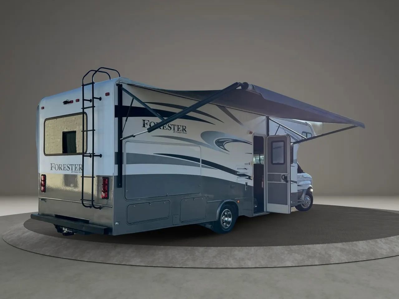 Used 2015 Ford E-450 and Econoline 450 Super Duty w/ Motorhome Prep Package image 5