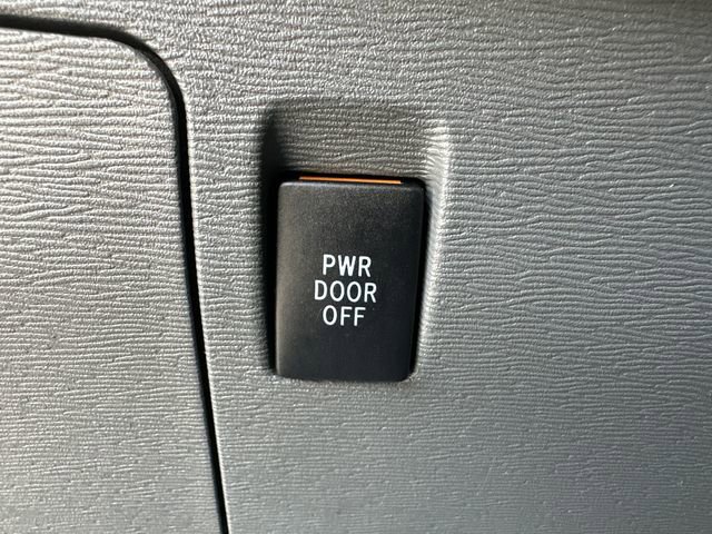 Used 2017 Toyota Sienna XLE Premium image 38