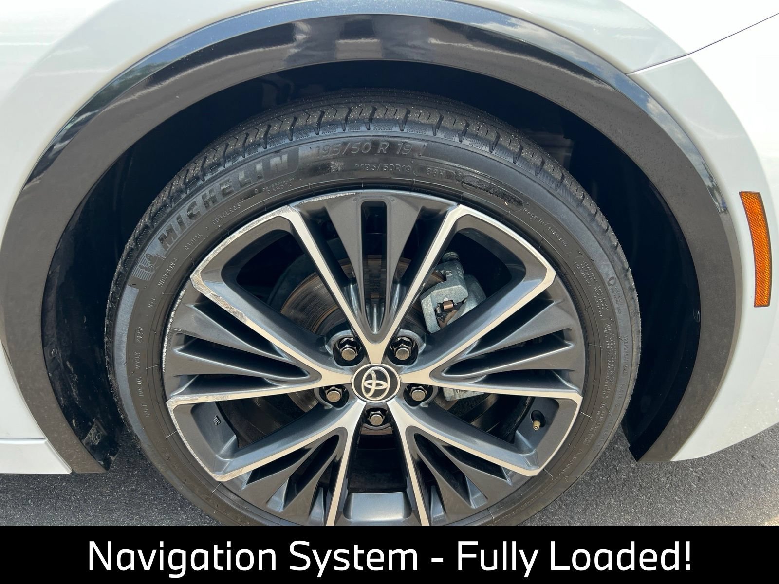 Used 2025 Toyota Prius Limited FWD image 12