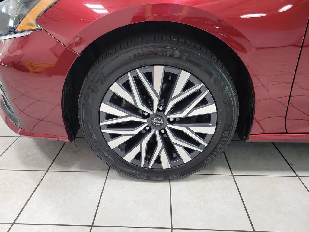 Used 2024 Nissan Altima 2.5 SV FWD image 39