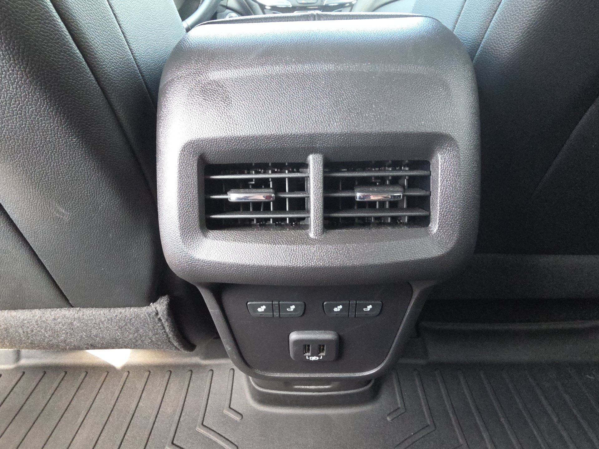 Used 2024 Chevrolet Equinox Premier FWD image 30