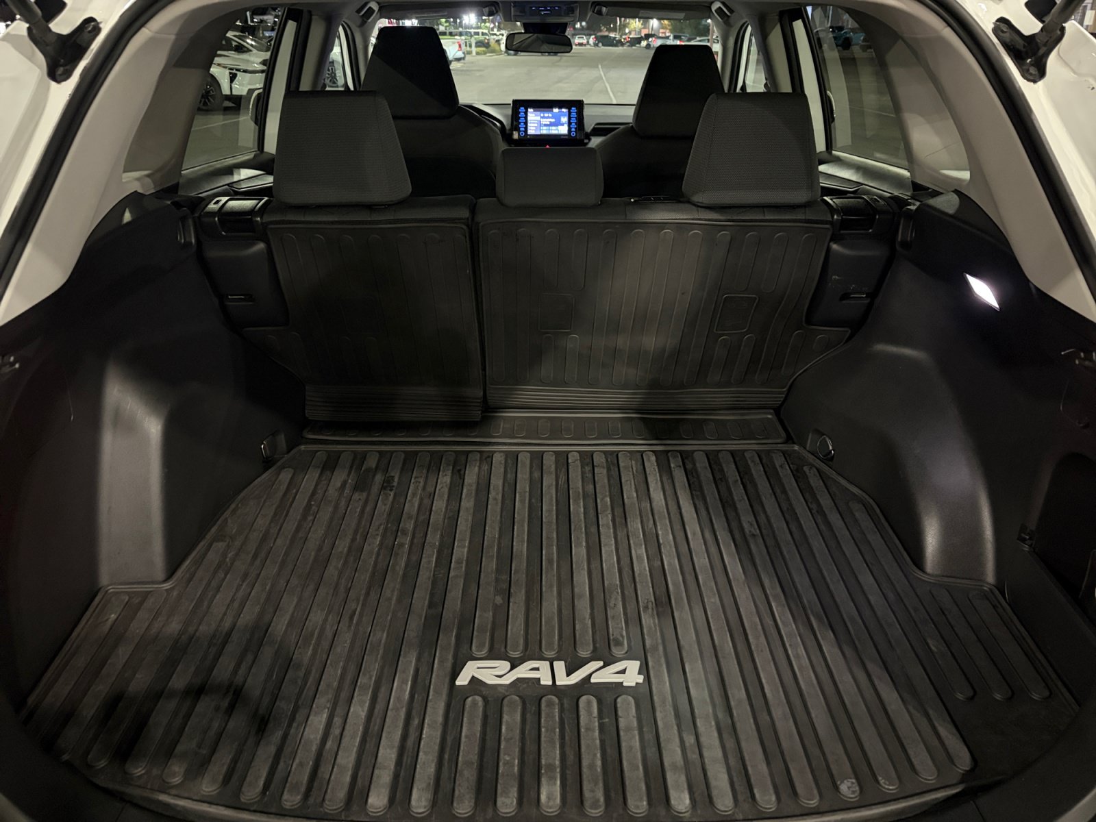 Used 2022 Toyota RAV4 XLE AWD/4WD image 16