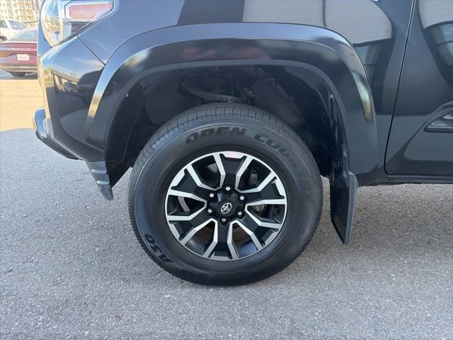 Used 2022 Toyota Tacoma TRD Sport AWD/4WD image 4