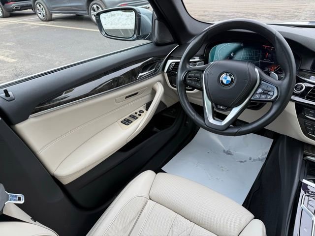 Used 2022 BMW 540i xDrive w/ Premium Package image 32