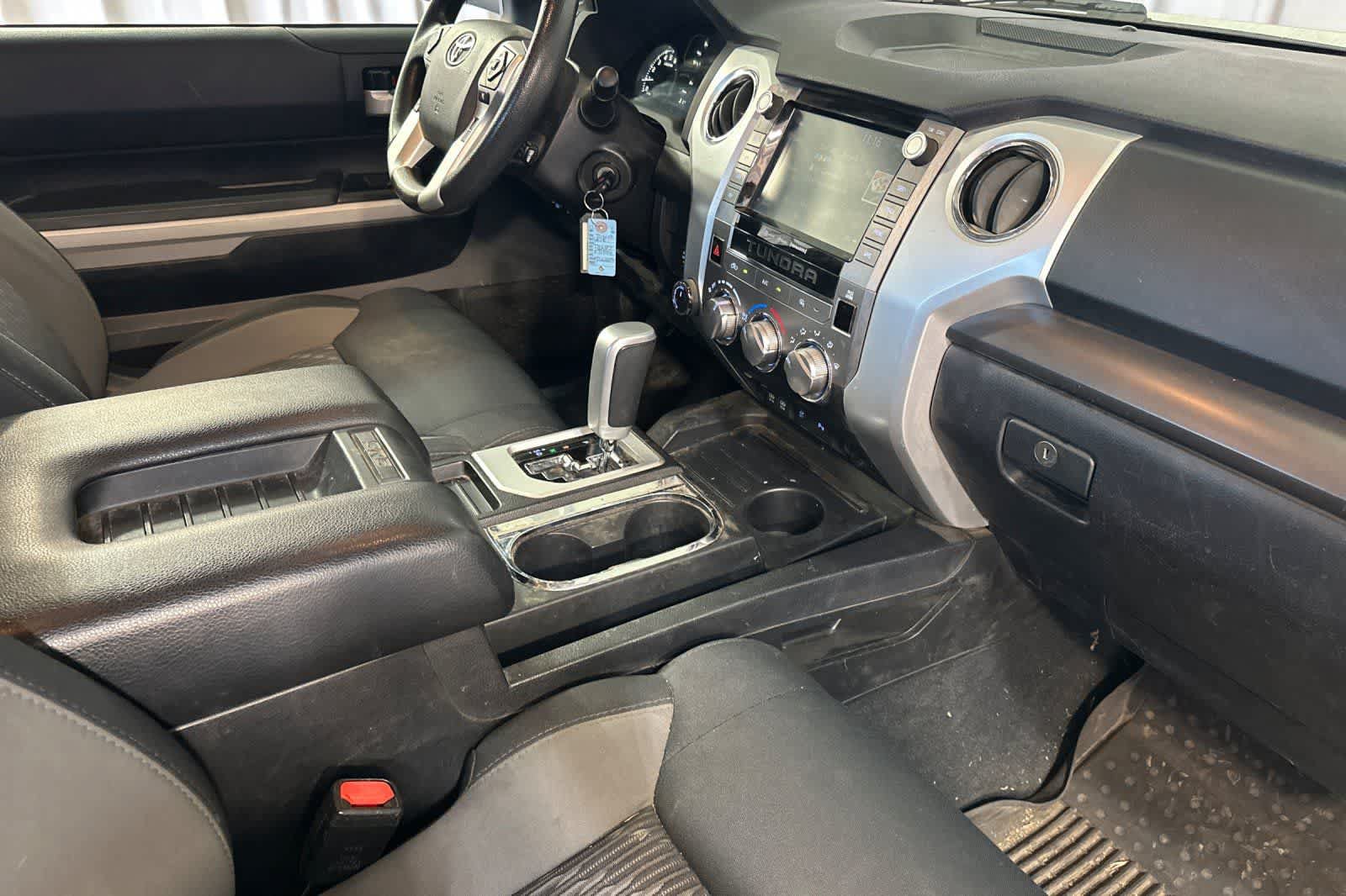 Used 2020 Toyota Tundra SR5 w/ SR5 Convenience Package AWD/4WD image 17