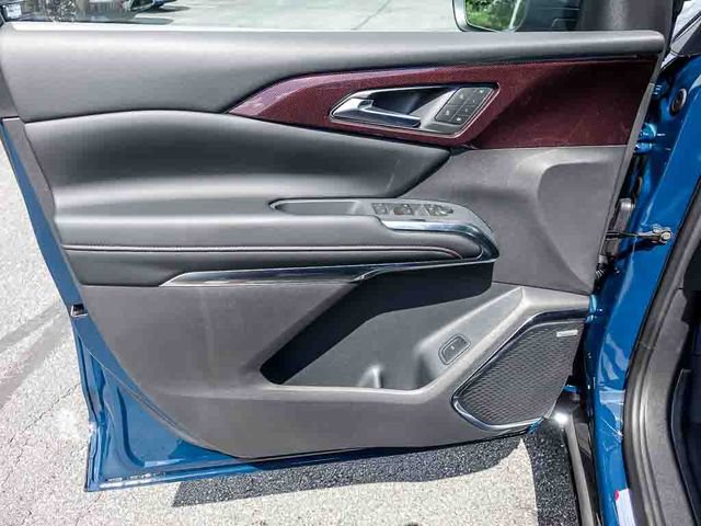 New 2027 Chevrolet Traverse RS w/ LPO, Floor Liner Package AWD/4WD image 13