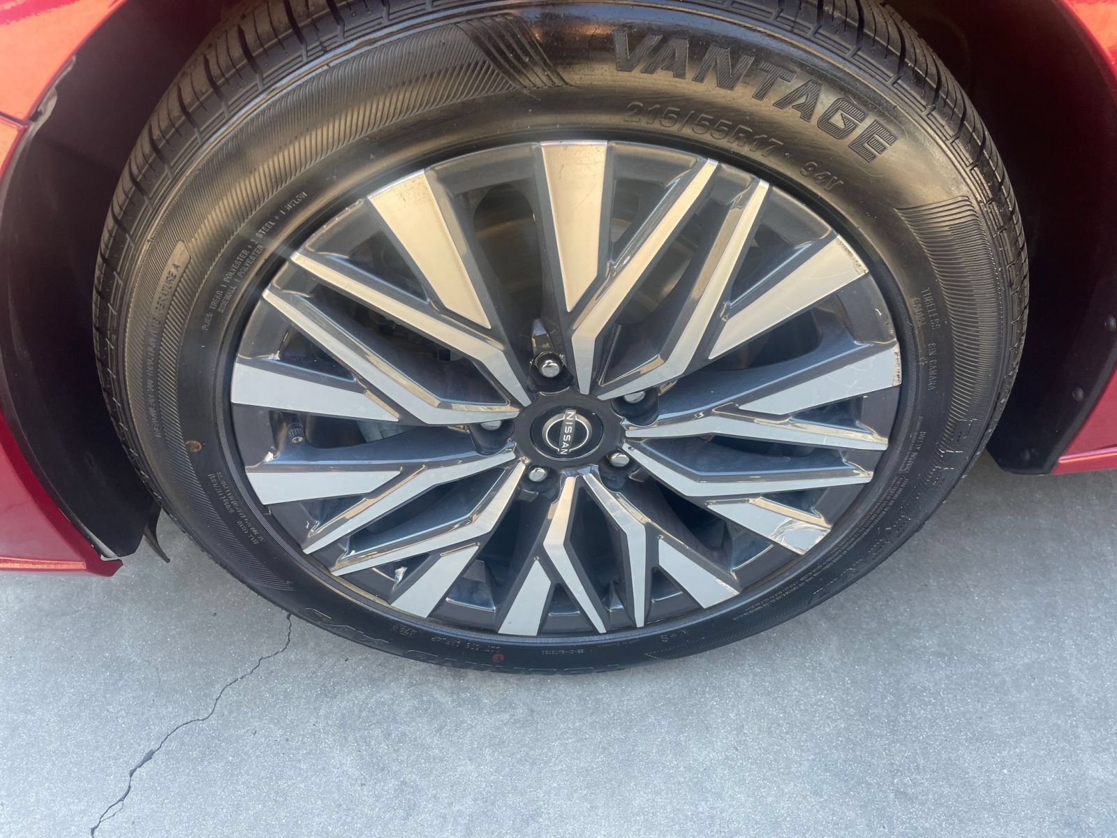 Used 2025 Nissan Altima 2.5 SV FWD image 29