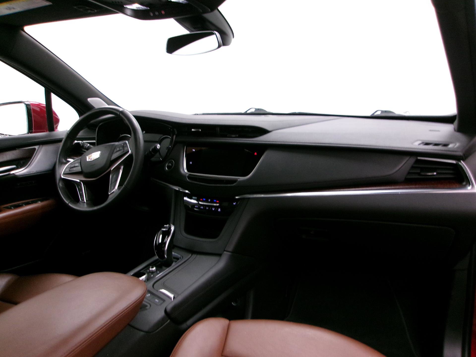 Used 2023 Cadillac XT5 Premium Luxury image 3