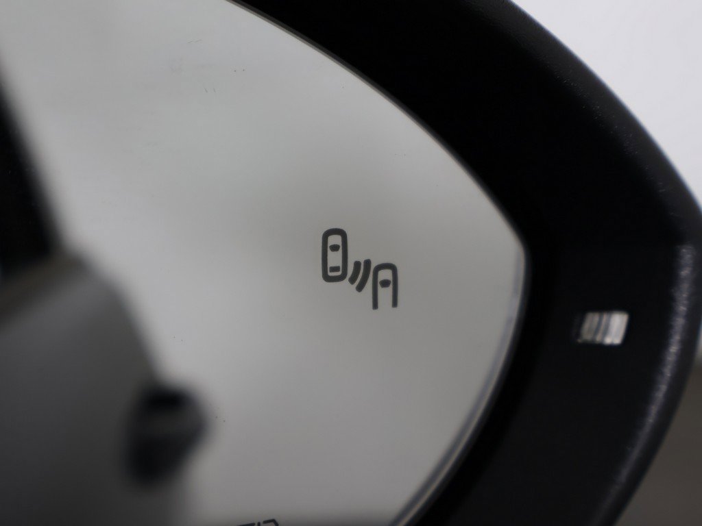 Used 2018 Volkswagen Golf R 4-Door image 37