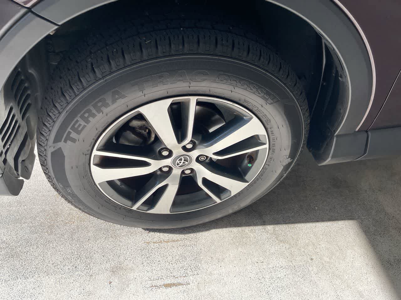 Used 2018 Toyota RAV4 XLE AWD/4WD image 10