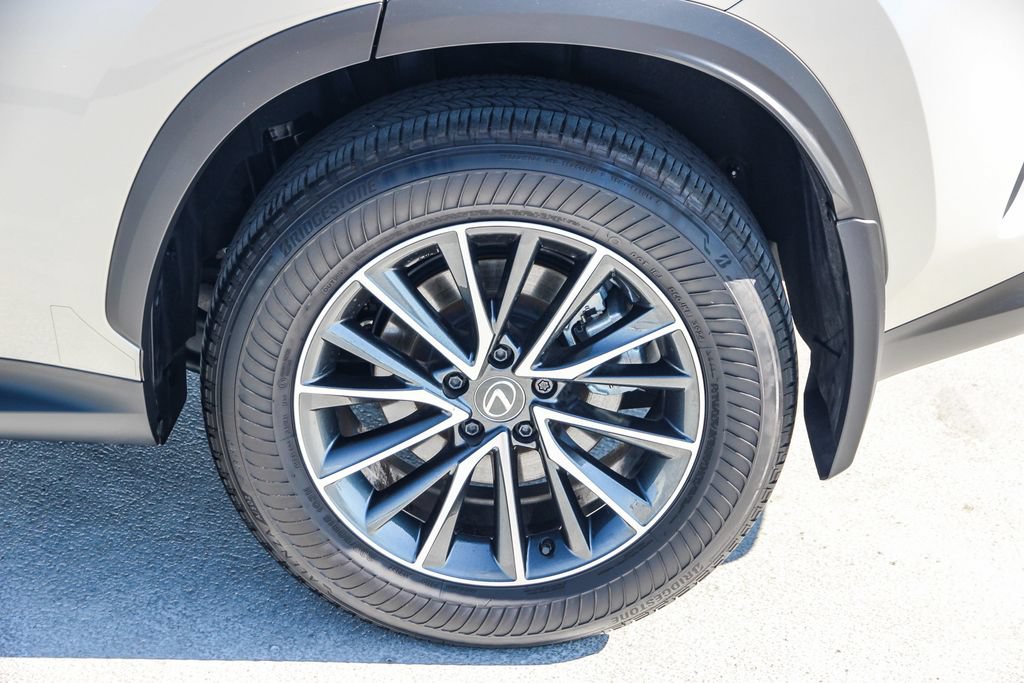 Certified 2025 Lexus NX 250 FWD image 12