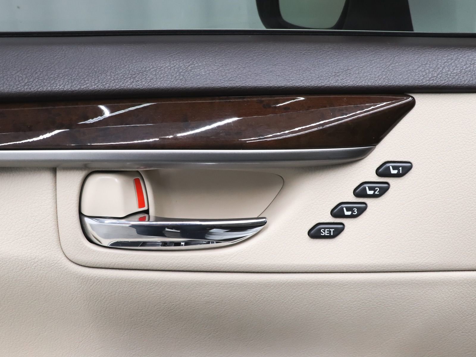 Used 2016 Lexus ES 350 w/ Luxury Package w/Wood Trim image 13