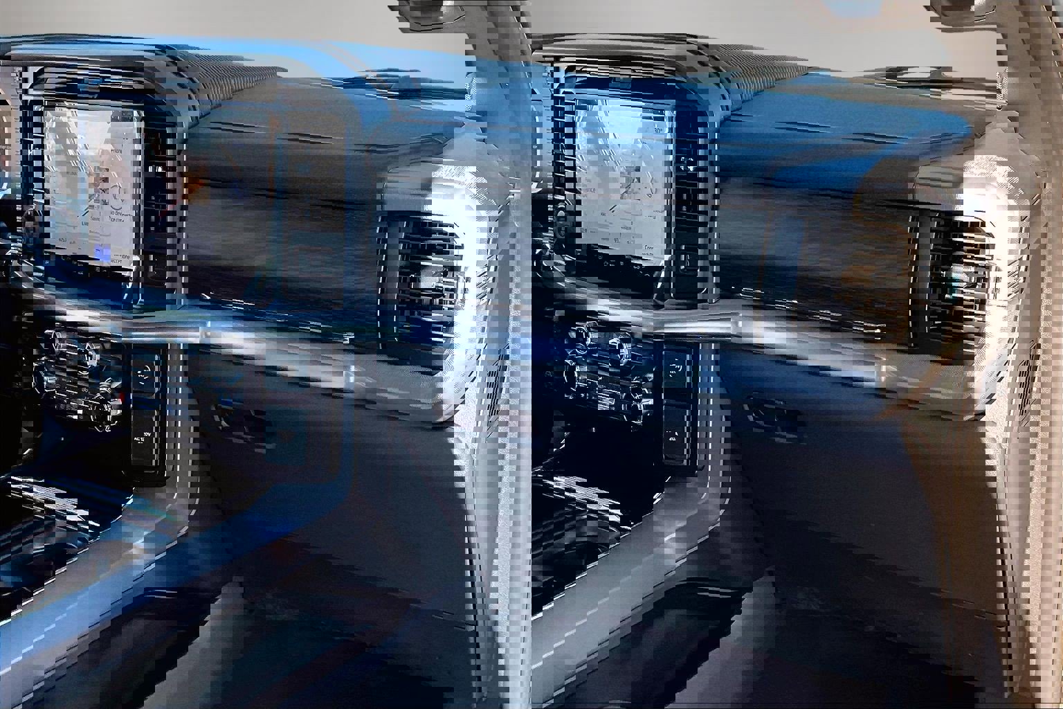 Used 2025 Ford F150 Lariat w/ Equipment Group 502A High image 27