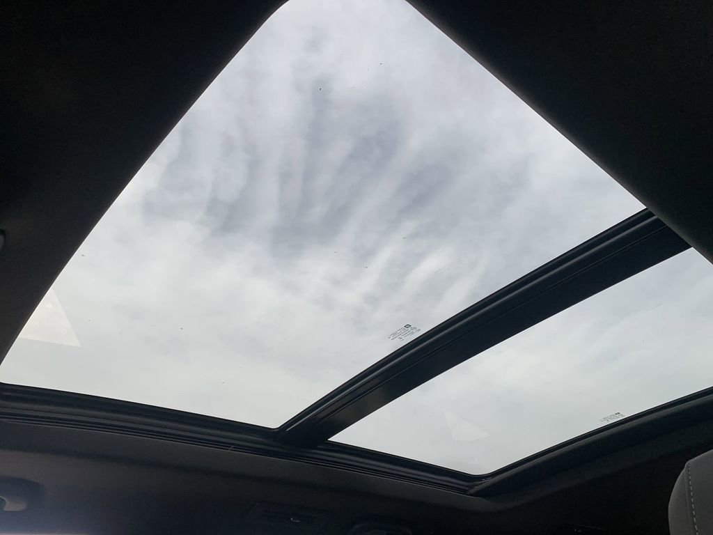 Used 2025 Cadillac XT6 Premium Luxury image 16