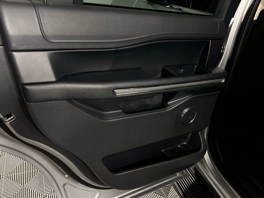 Used 2024 Ford Expedition XLT image 30