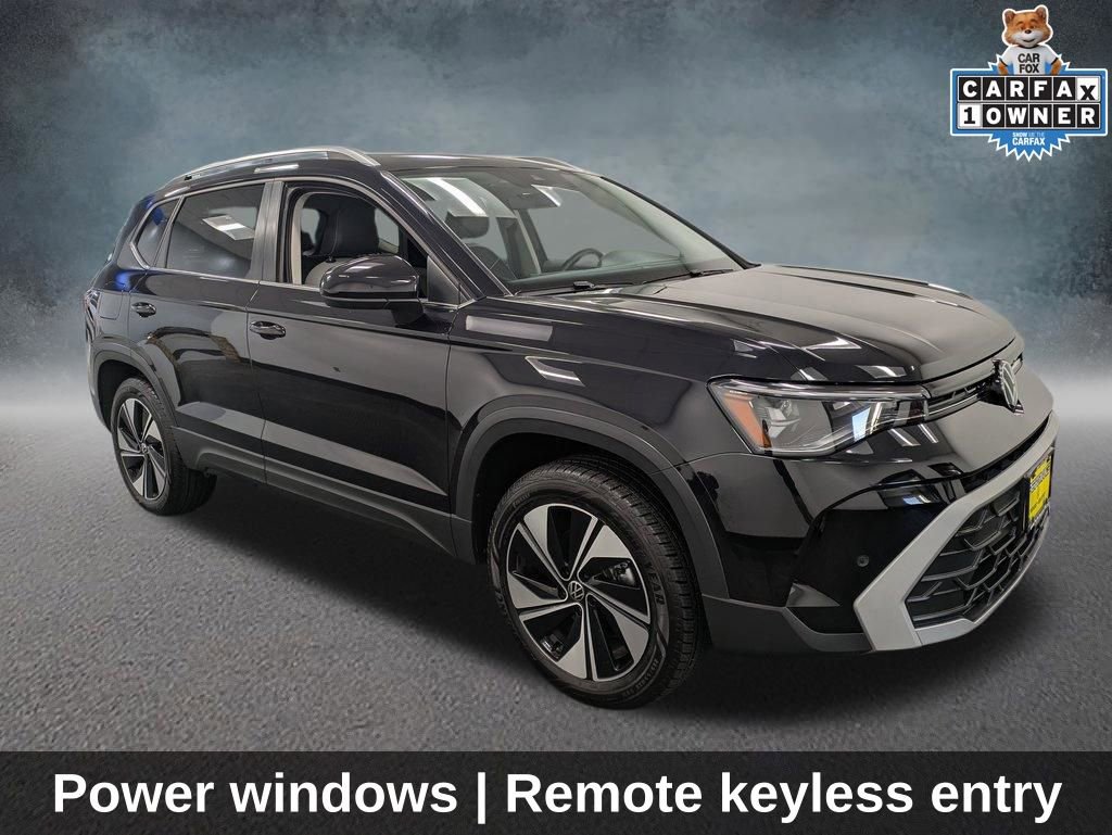 Used 2025 Volkswagen Taos SE w/ Panoramic Sunroof Package AWD/4WD image 3