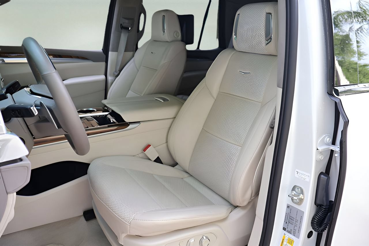 Certified 2025 Cadillac Escalade Sport Platinum AWD/4WD image 11