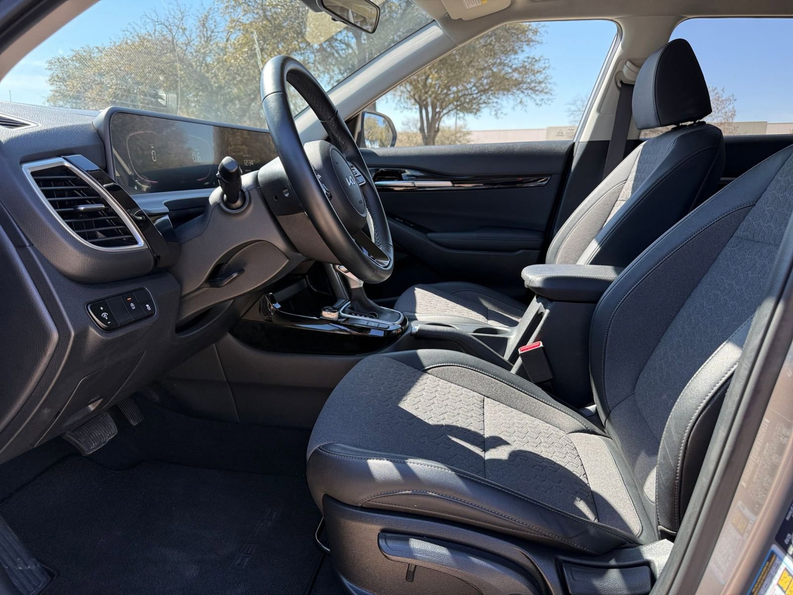 Used 2025 Kia Seltos S image 29