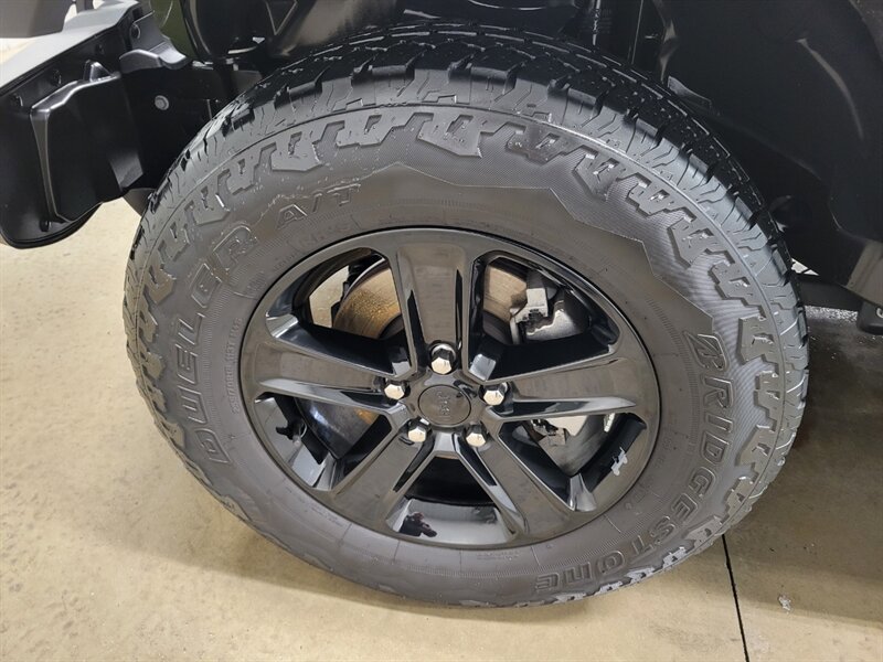 Used 2023 Jeep Wrangler Unlimited Sahara AWD/4WD image 19