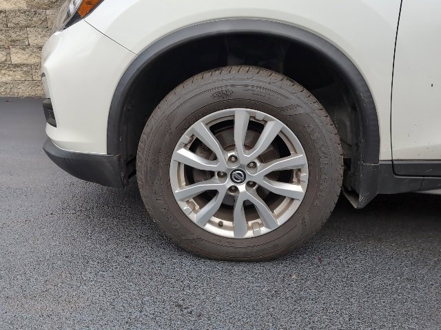 Used 2017 Nissan Rogue SV image 10