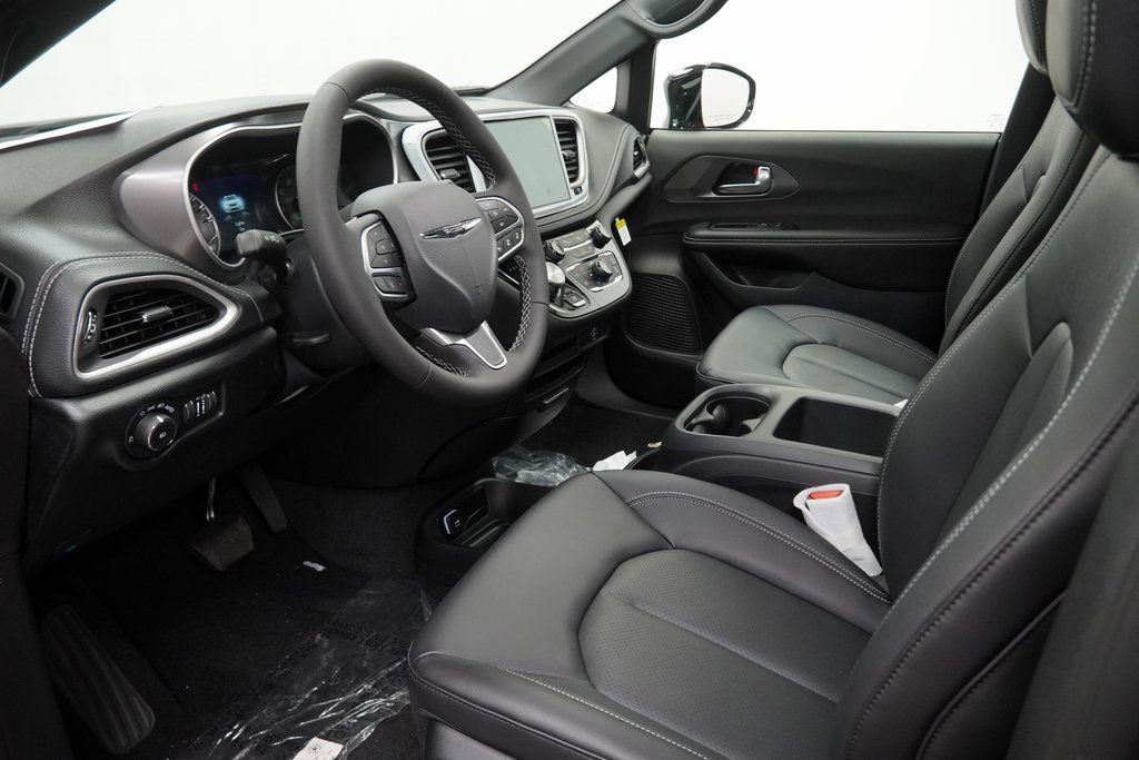 New 2026 Chrysler Pacifica Select image 16
