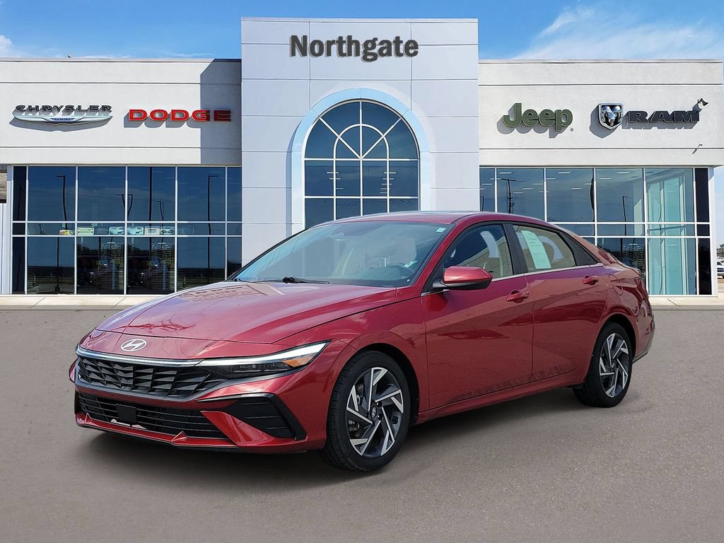 Used 2025 Hyundai Elantra SEL FWD image 2