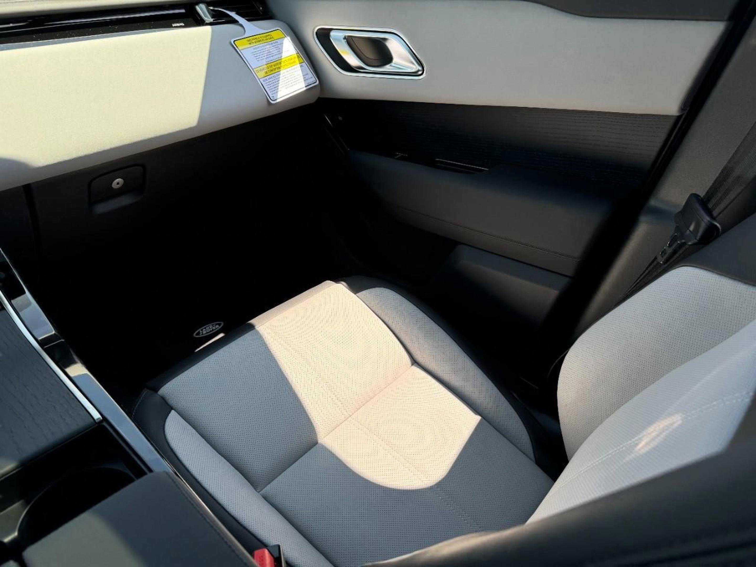 Used 2026 Land Rover Range Rover Velar Dynamic SE image 19