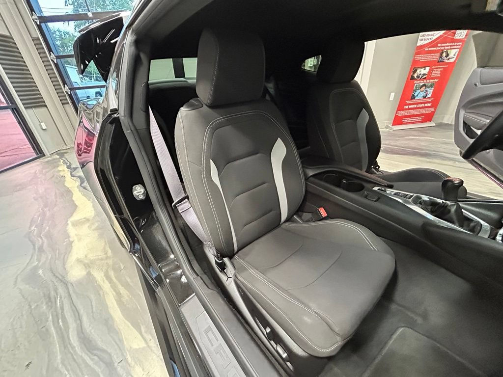 Used 2016 Chevrolet Camaro SS RWD image 4