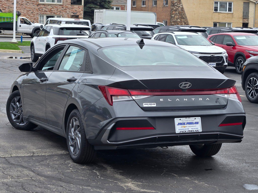 Used 2024 Hyundai Elantra SEL FWD image 13