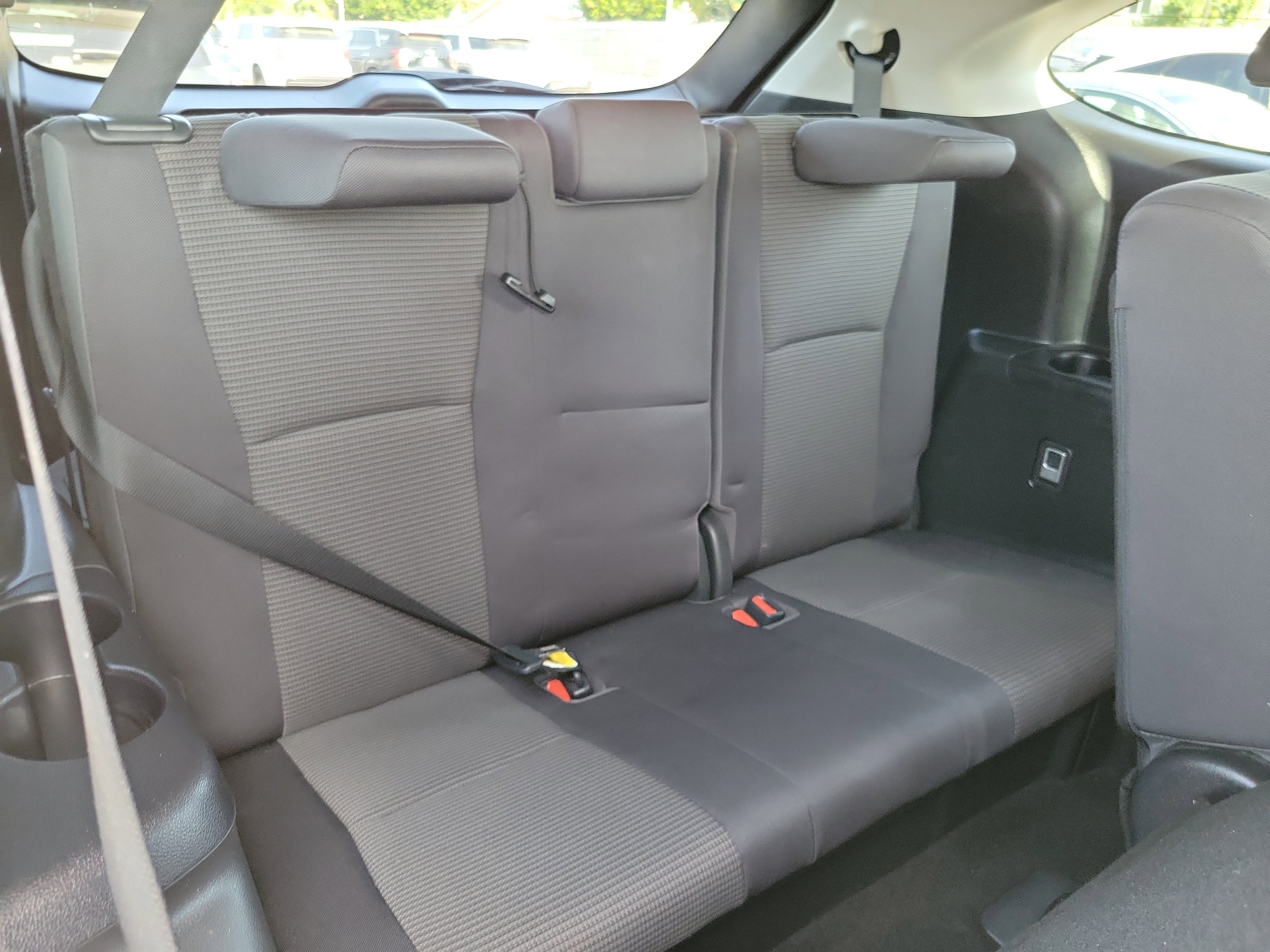 Used 2021 Toyota Highlander LE FWD image 22
