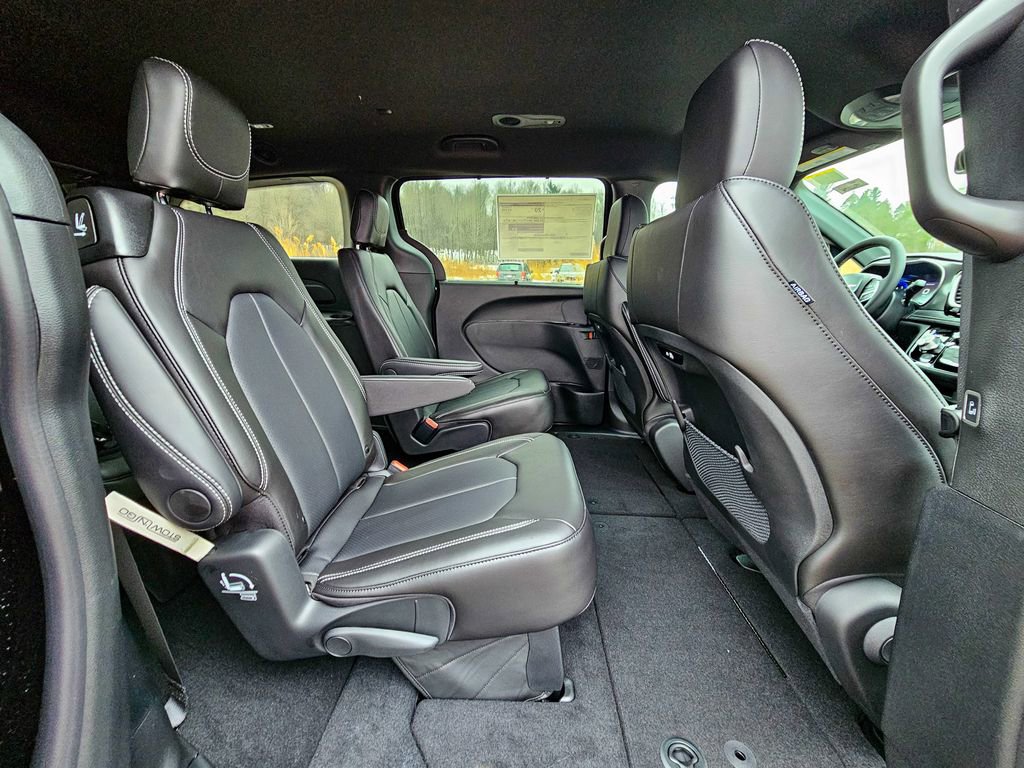 New 2026 Chrysler Pacifica Select image 41