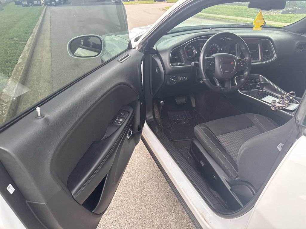 Used 2016 Dodge Challenger SXT w/ Blacktop Package RWD image 5